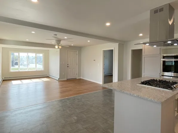 522 Woburn St, Tewksbury, MA 01876