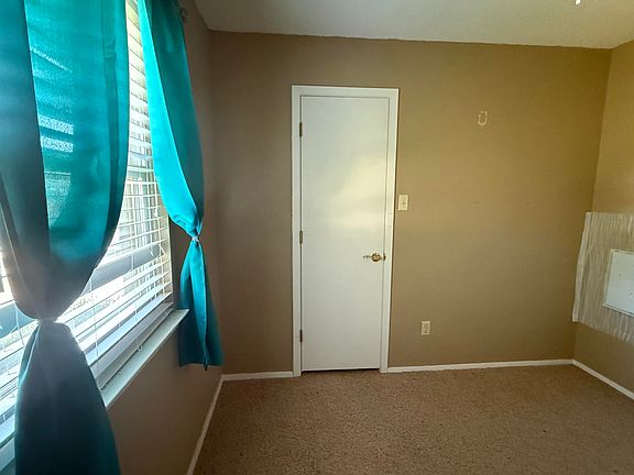5th image of 106 E Cragin St
