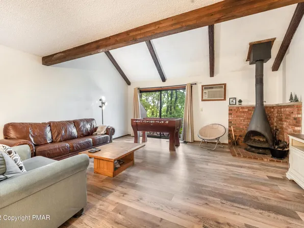 84 Cross Country Ln, Tannersville, PA 18372