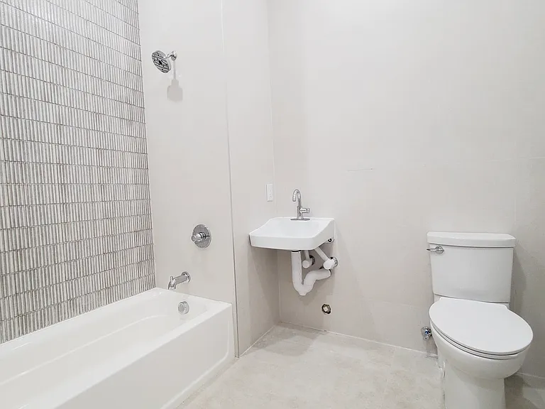 40 Lembeck Ave #105E — Photo 8