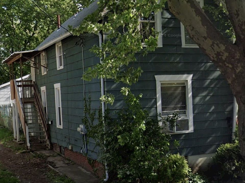 1st image of 549 E 7th St