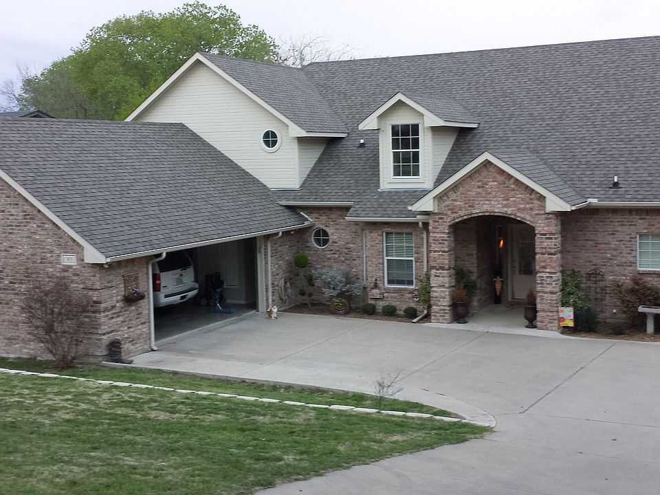 1st image of 303 Lakewood Dr