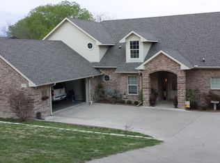 303 Lakewood Dr, Waxahachie, TX 75165