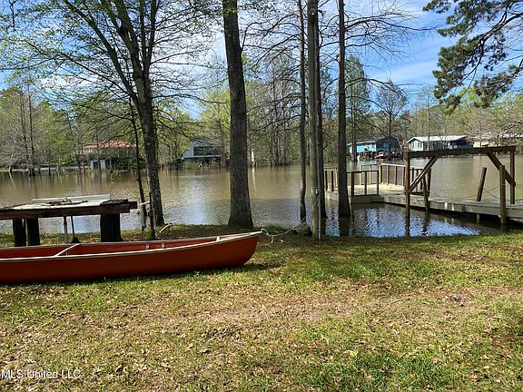5th image of 156 Beaver Dam Dr