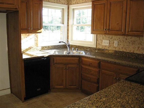 4th image of 135 Sugartree Ln
