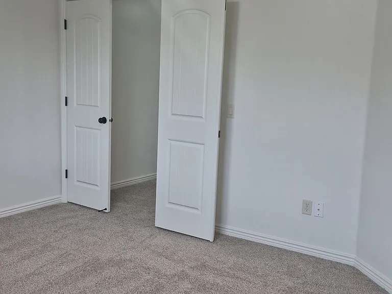 1000 E Bluff View Dr #32 — Photo 5