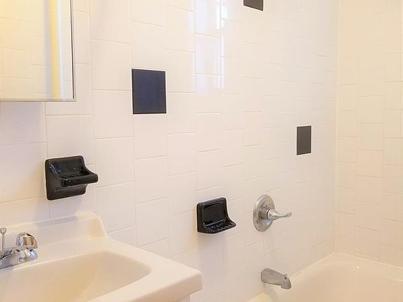 5th image of 462 76th St APT C5