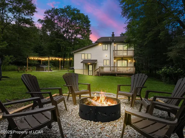 15 Old River Rd, Gouldsboro, PA 18424