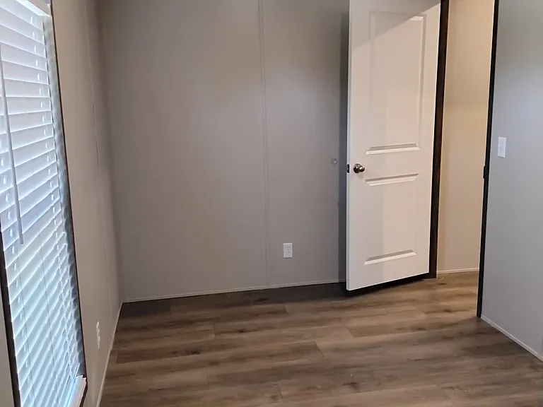 930 Lindsey St — Photo 12