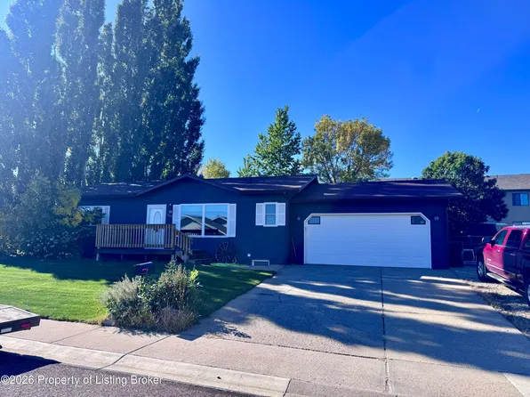 1039 Fir Ave, Dickinson, ND 58601