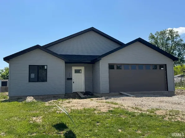 114 E Crown Ln, Fort Wayne, IN 46816