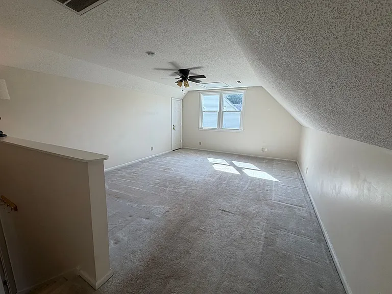 2076 Howlong Ave — Photo 30