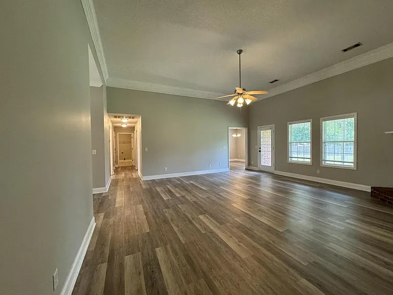 204 Mahan Dr — Photo 7