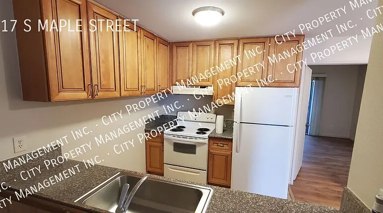 1317 S Maple St — Photo 3