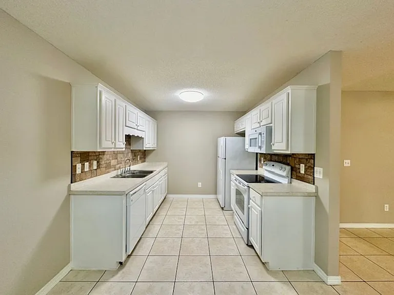 29 E Lane Dr — Photo 7