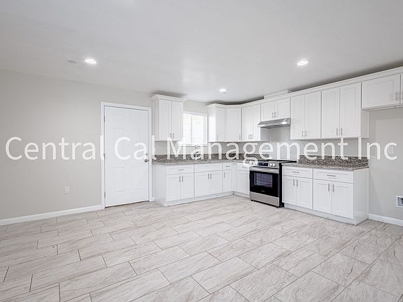 5th image of 1004 Padre St #B