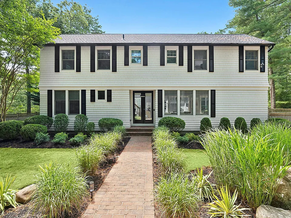 5 Spread Oak Ln