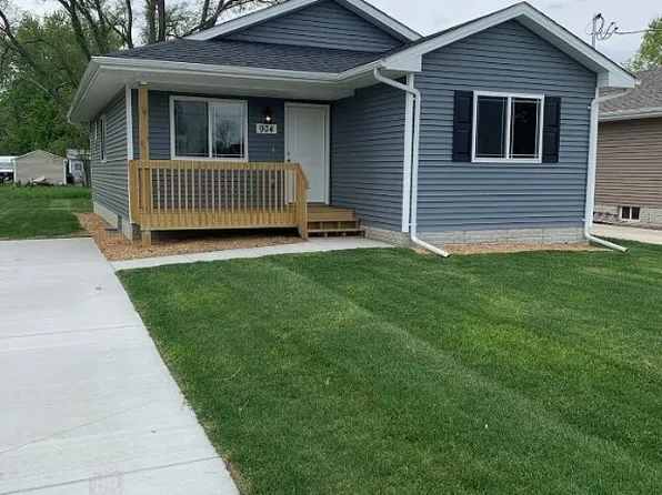 907 E Bell Ave, Des Moines, IA 50315