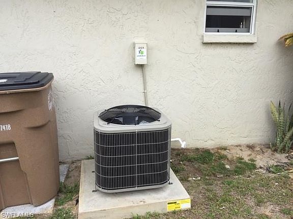 4th image of 4121/4123 SW 8th Pl