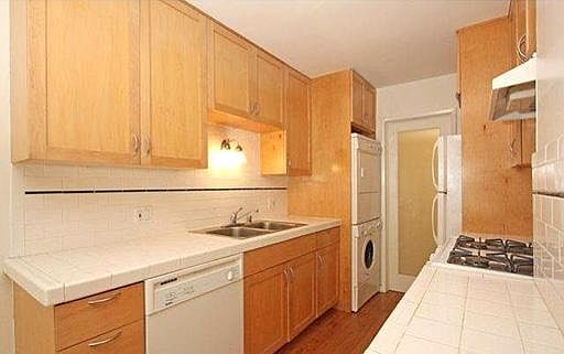4th image of 816 Pacific Ave #1