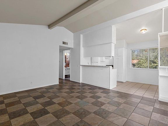 5th image of 2507 Manor Cir