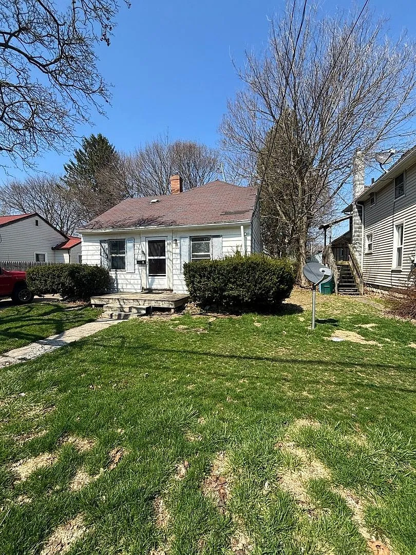 Charming 2BR House in Lansing — Photo 1