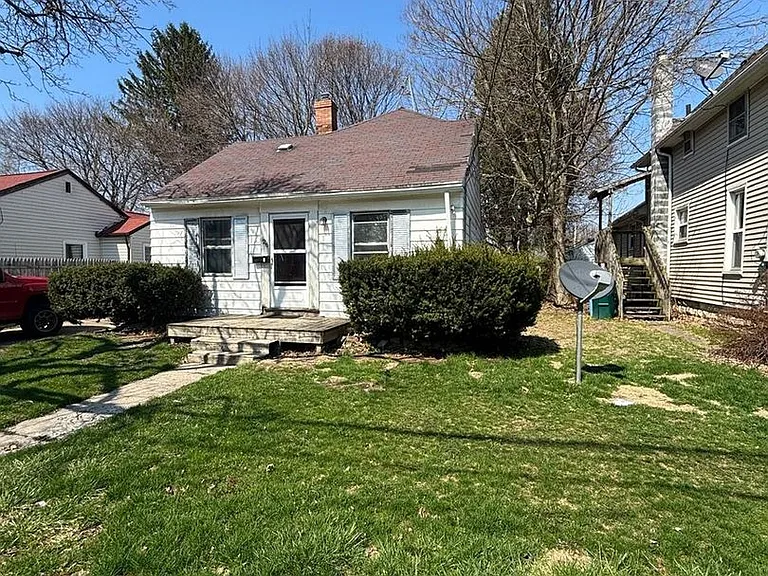 1216 W Mount Hope Ave — Photo 1