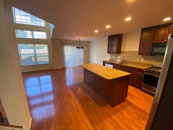 3rd image of 78 Ashley Dr