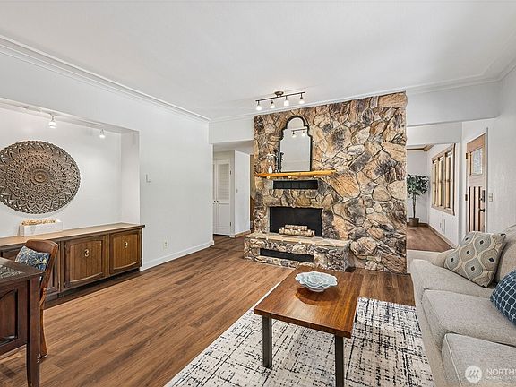 4th image of 40 N Mount Washington Drive