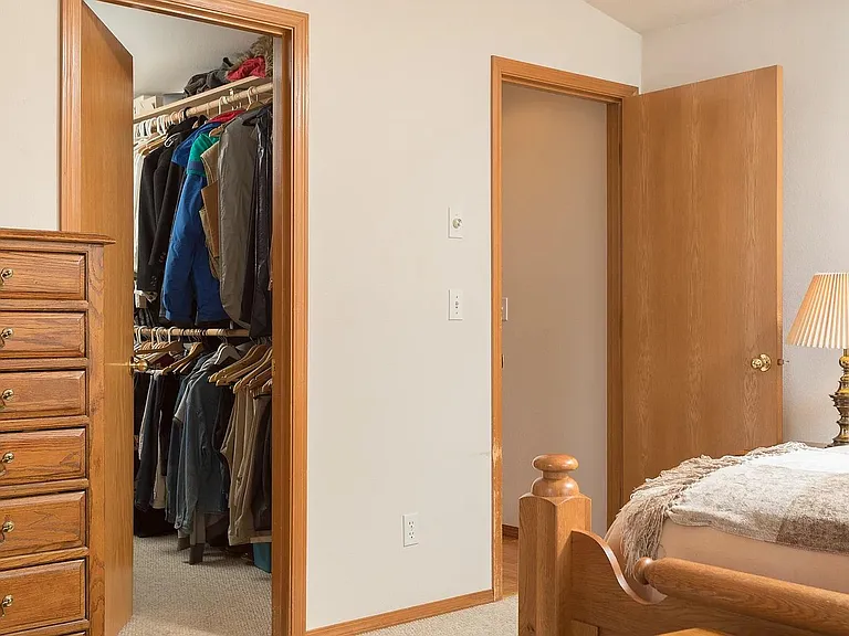1252 NE Providence Dr — Photo 10