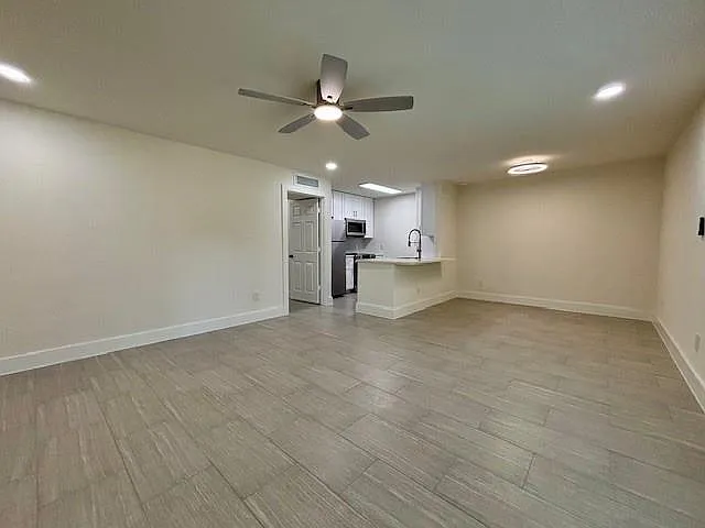 2121 Fountain View Dr #83 — Photo 3