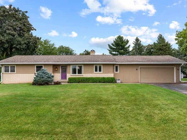 W8434 Woodland Dr, Beaver Dam, WI 53916