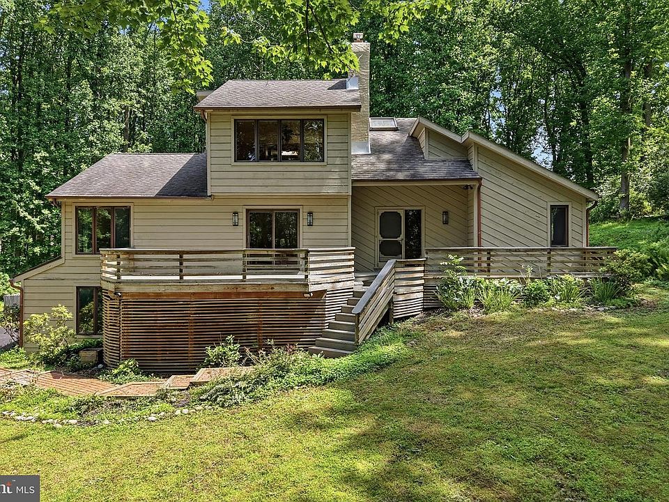 1st image of 3 Upper Bank Dr