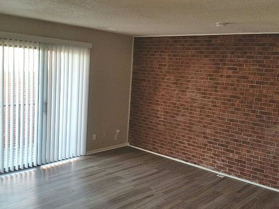 2nd image of 3700 Warwick Blvd APT 04