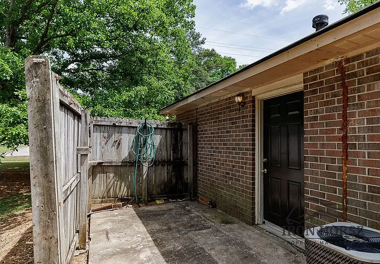 229 N Burson Ave #B — Photo 21