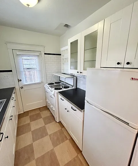 4663 Georgia St — Photo 10