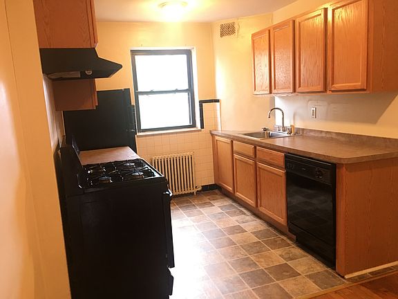 2nd image of 249 Linwood Ave APT 6