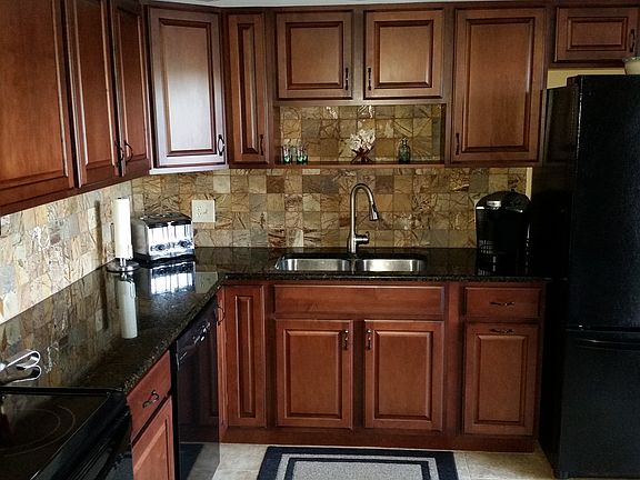 stone back splash, granite 