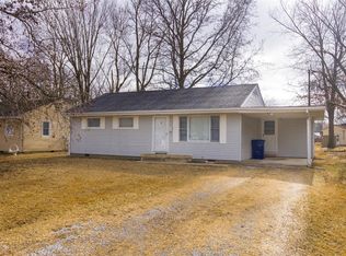 728 Birchwood Ave, Flora, IL 62839