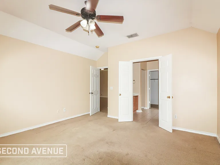 5945 Sutherland Dr — Photo 11