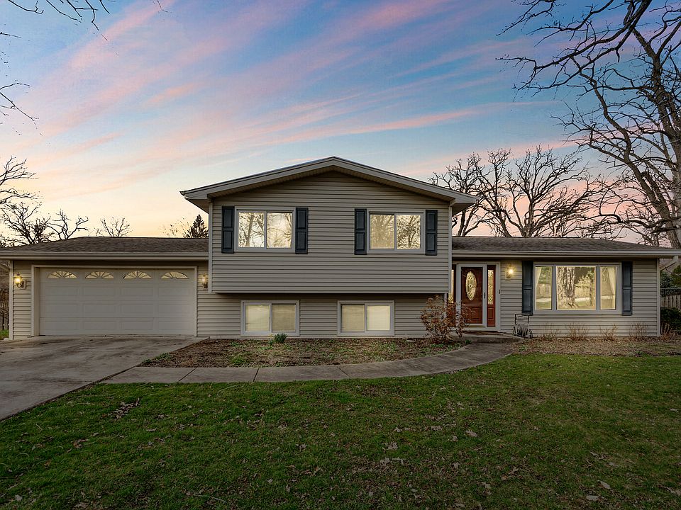 1st image of 28W118 Elm Dr