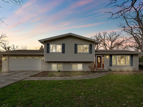 28W118 Elm Dr, Northwoods, IL 60185