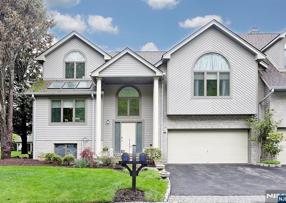 1st image of 515 Elm Ct