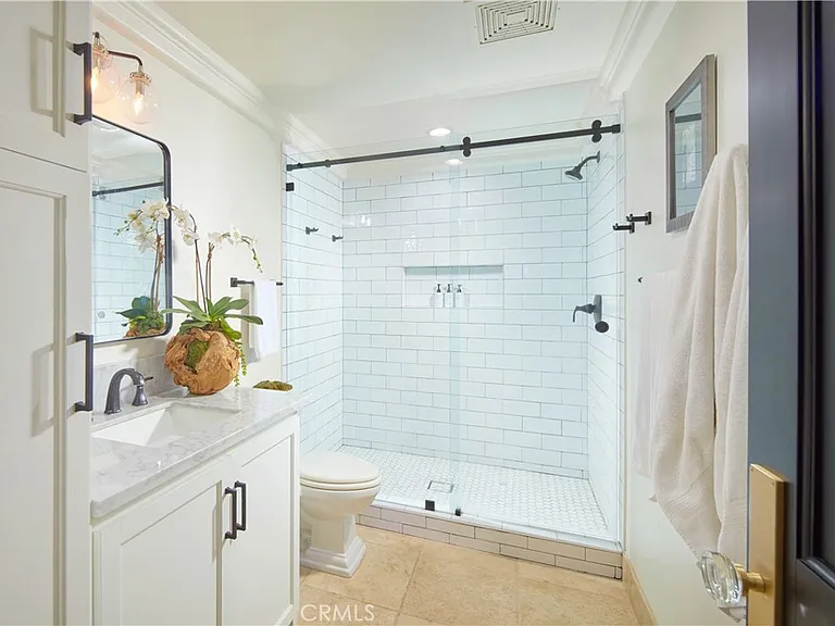 11 Emerald Bay — Photo 20