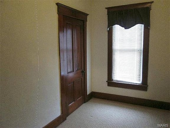5th image of 107 E Jefferson St