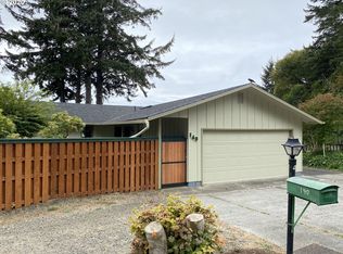 140 Rhododendron Dr, Florence, OR 97439