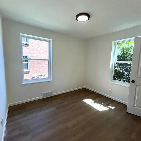 3911 Jamieson Ave — Photo 10