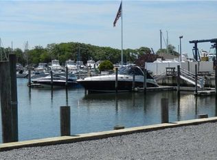 56 West Ln, RIVERHEAD, NY 11901
