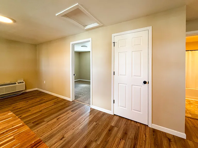 501 W 2nd Ave — Photo 15