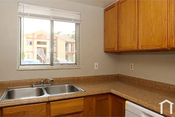2050 Bowen Dr — Photo 11